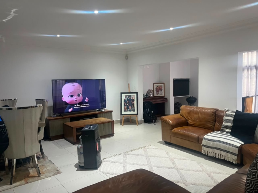 4 Bedroom Property for Sale in Heuwelsig Free State